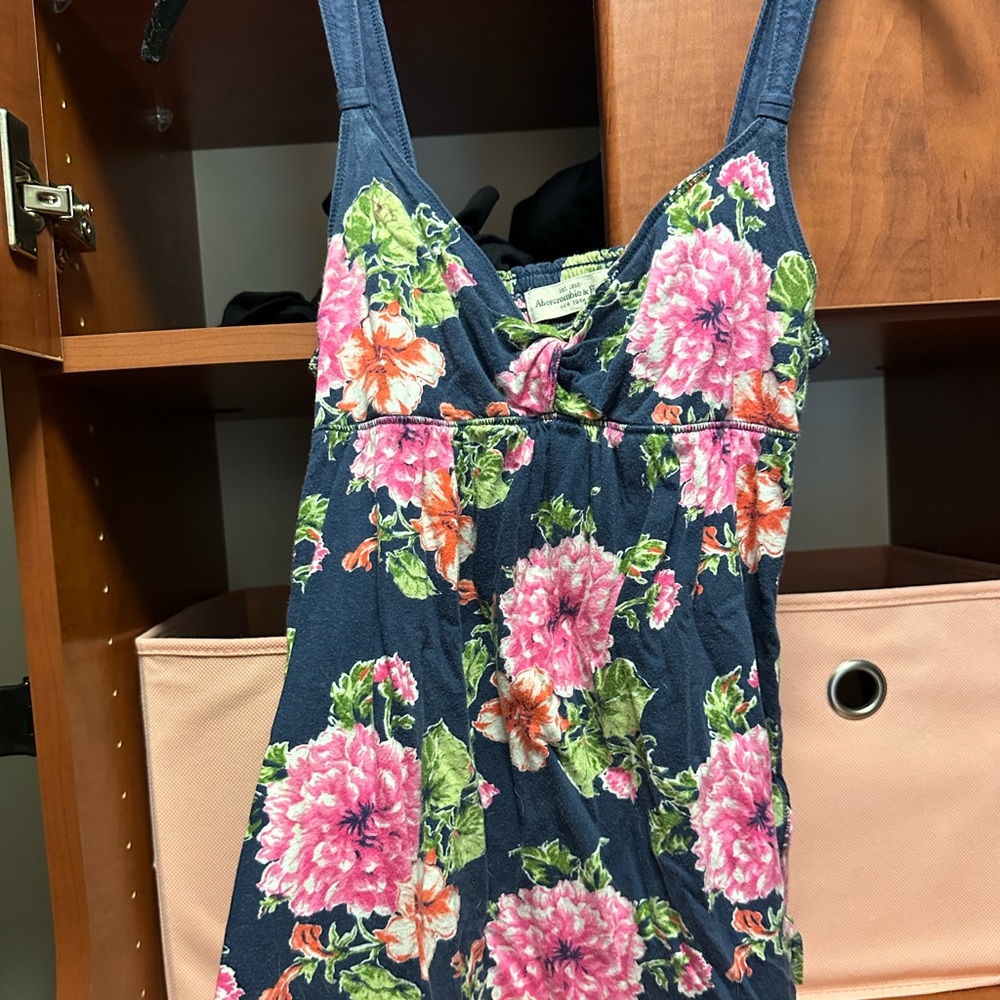 Abercrombie and fitch vintage sleeveless top size M